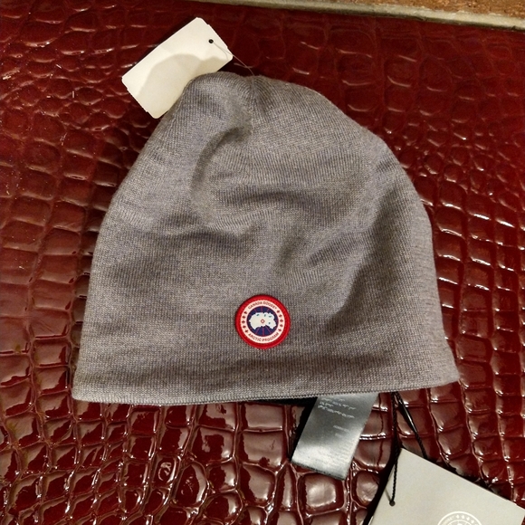 Canada Goose Standard Toque hat in heather gray - Picture 1 of 10